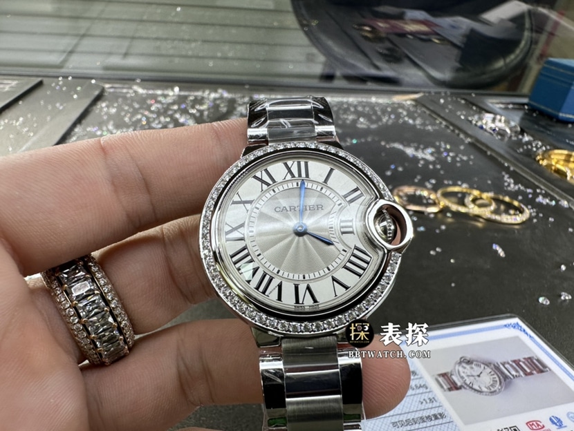 卡地亚蓝气球真金真钻定制超A高仿手表女士白盘镶钻钢带款正面实拍图