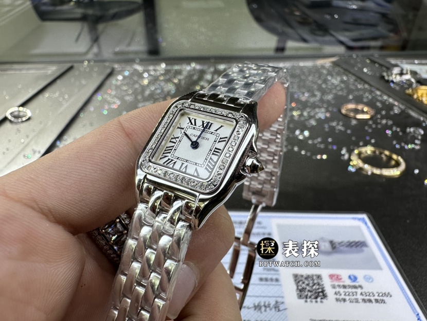 卡地亚真金真钻定制一比一顶级复刻手表女士白盘方形镶钻钢带款侧面实拍图