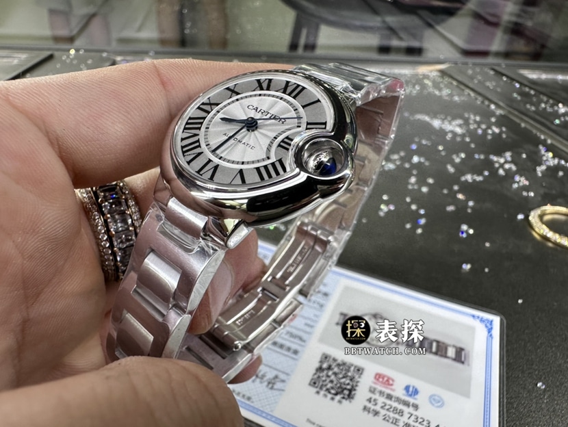 卡地亚蓝气球真金真钻定制顶级一比一精仿手表女士银白盘钢带款侧面实拍图