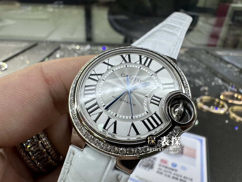 卡地亚蓝气球真金真钻定制顶级复刻手表女士银白盘镶钻皮带款正面实拍图