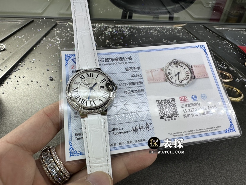 卡地亚蓝气球真金真钻定制顶级复刻手表女士银白盘镶钻皮带款整体实拍图