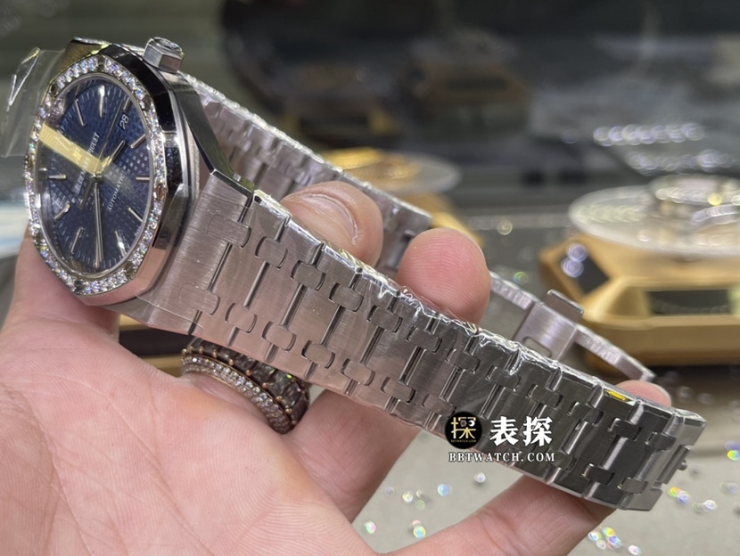 爱彼皇家橡树真金真钻定制顶级一比一精仿手表男士蓝盘镶钻钢带款表带实拍图