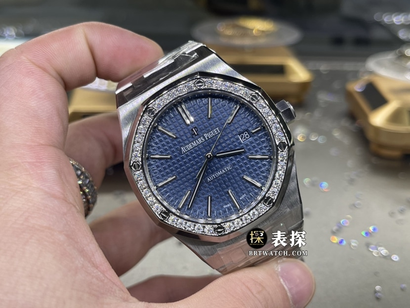 爱彼皇家橡树真金真钻定制顶级一比一精仿手表男士蓝盘镶钻钢带款正面实拍图