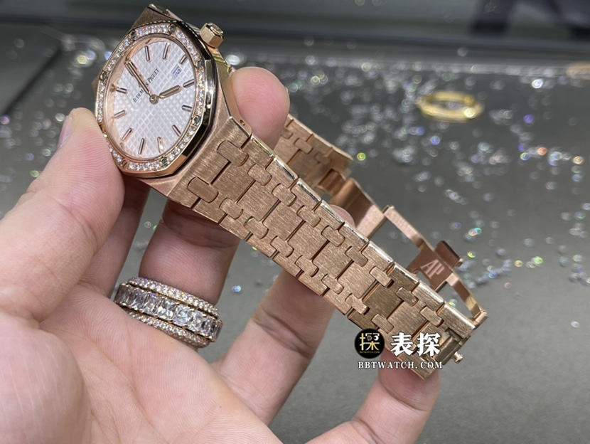 爱彼皇家橡树真金真钻定制顶级一比一高仿手表女士银白盘镶钻玫瑰金钢带款表带实拍图