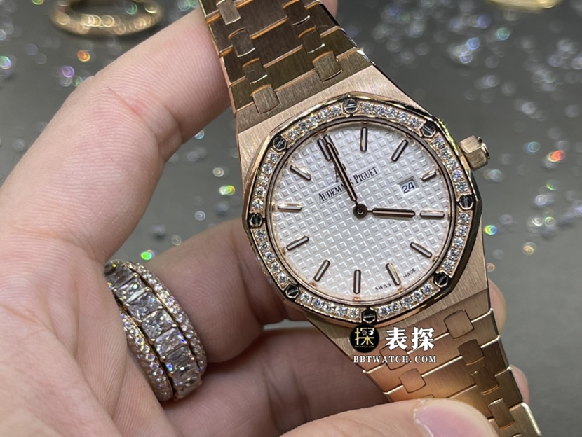 爱彼皇家橡树真金真钻定制顶级一比一高仿手表女士银白盘镶钻玫瑰金钢带款正面实拍图
