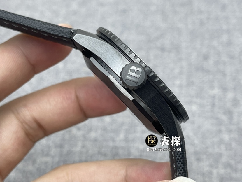 GF厂宝珀五十噚5000顶级一比一高仿手表男士绿盘皮带款图片及价格侧面实拍图