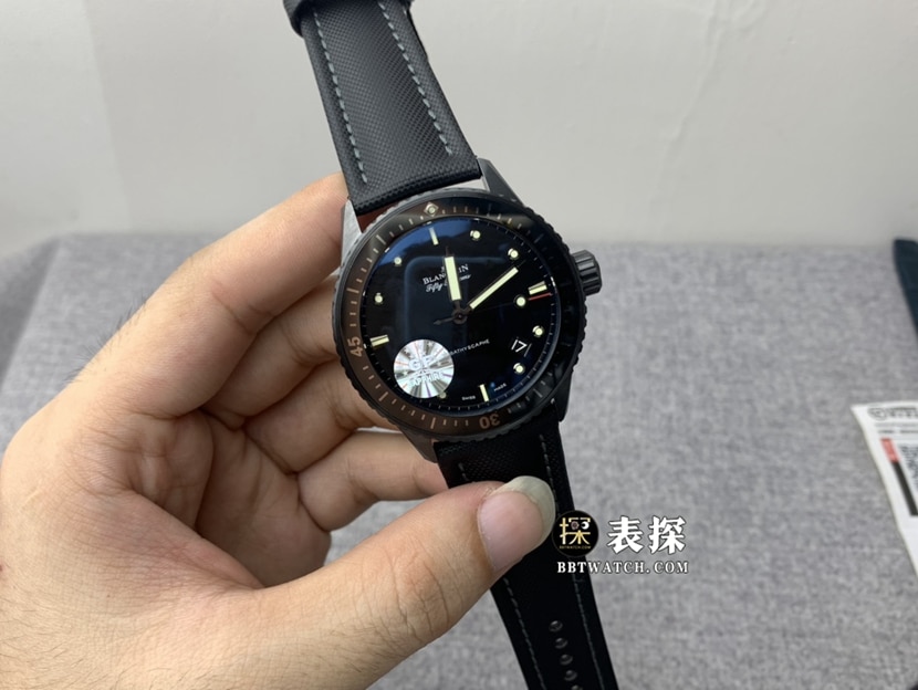 GF厂宝珀五十噚5000顶级复刻手表男士黑盘皮带款图片及价格正面实拍图