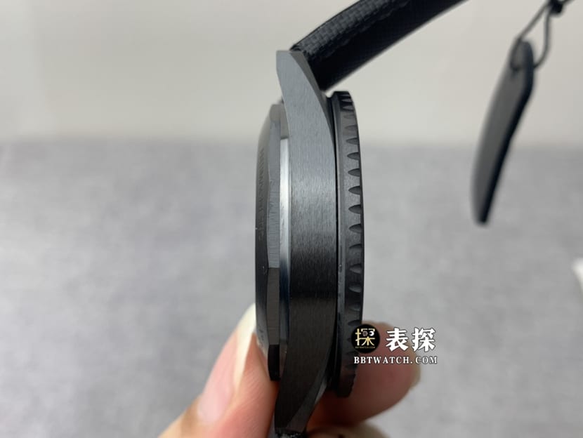 GF厂宝珀五十噚5000顶级复刻手表男士黑盘皮带款图片及价格侧面实拍图