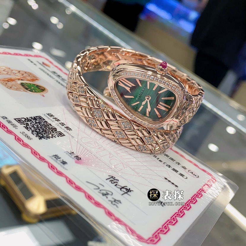 宝格丽真金真钻定制顶级一比一精仿手表女士孔雀石绿盘镶钻玫瑰金双圈表链款侧面实拍图