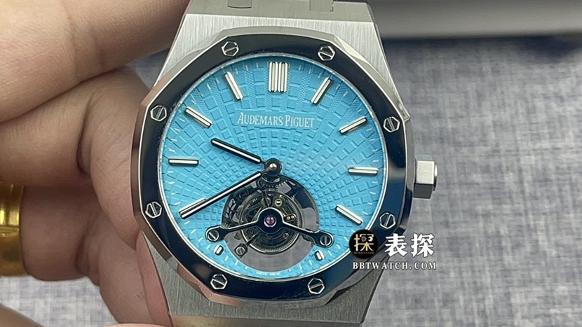 R8厂爱彼皇家橡树一比一超A精仿手表男士蒂芙尼蓝盘陀飞轮橡胶款图片及价格正面实拍图
