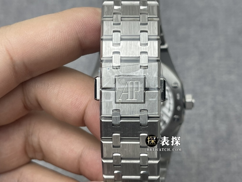 R8厂爱彼皇家橡树一比一顶级复刻手表男士烟熏蓝盘渐变蓝宝石钢带款图片及价格表带实拍图
