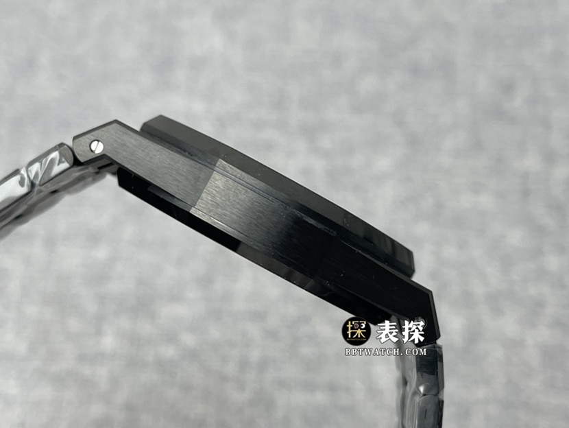 R8厂爱彼皇家橡树26522CE.OO.1225CE.01顶级一比一高仿手表男士黑盘陀飞轮图片及价格侧面实拍图