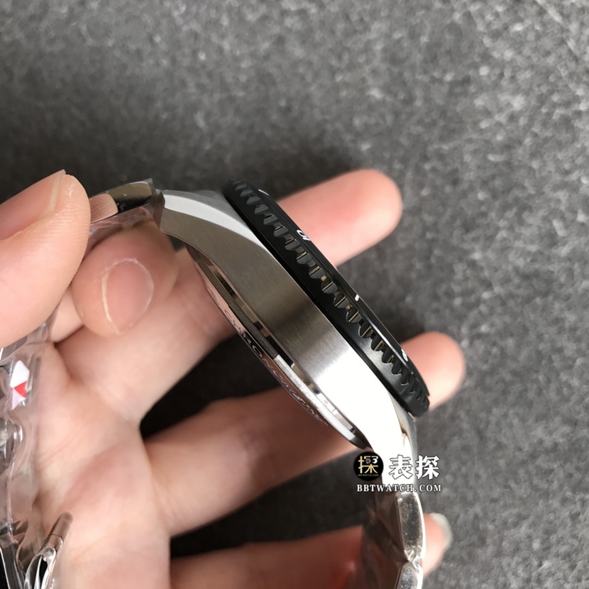  BL厂百年灵传奇航空一比一顶级复刻手表男士黑色熊猫盘钢带款图片及价格侧面实拍图