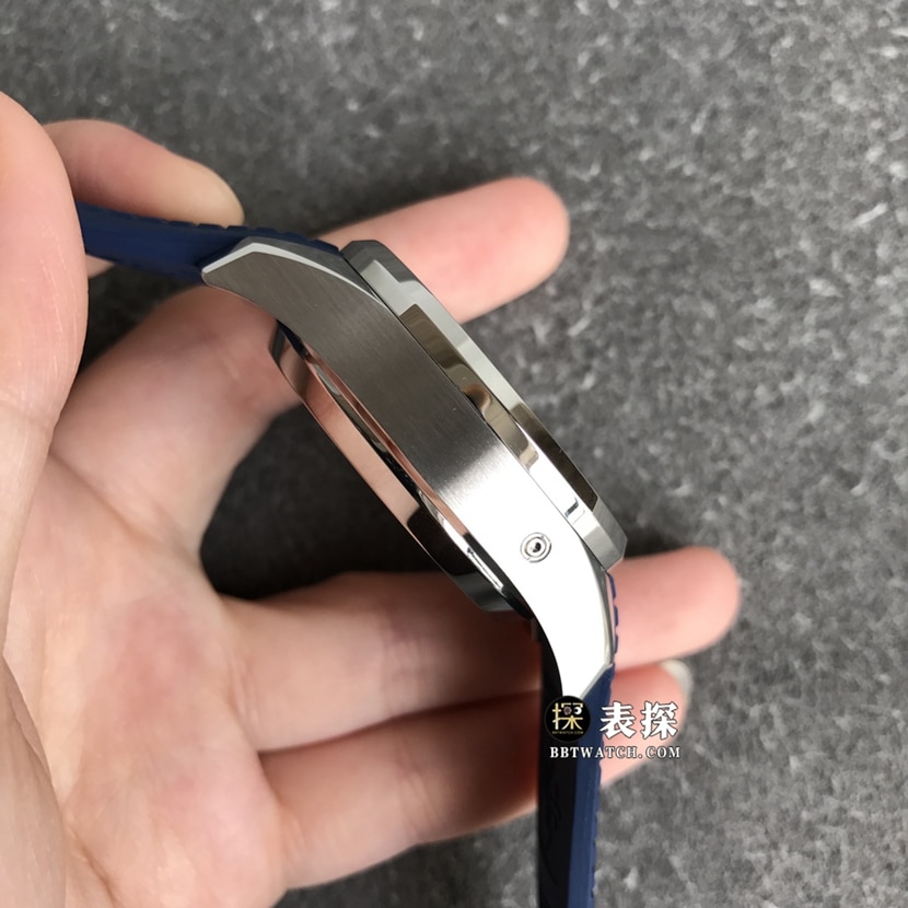 OM厂百达翡丽5968一比一顶级复刻手表男士蓝盘橡胶款图片及价格侧面实拍图