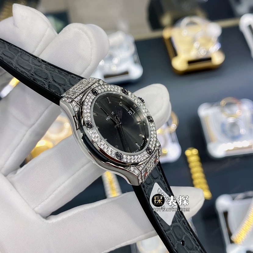 宇舶表经典融合真金真钻定制顶级一比一精仿手表女士黑盘镶钻皮带款侧面实拍图
