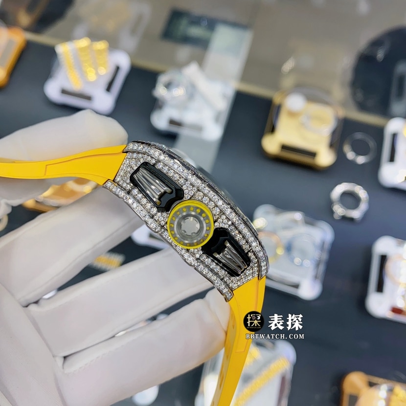 理查米尔真金真钻定制一比一超A精仿手表男士深灰盘橡胶款侧面实拍图