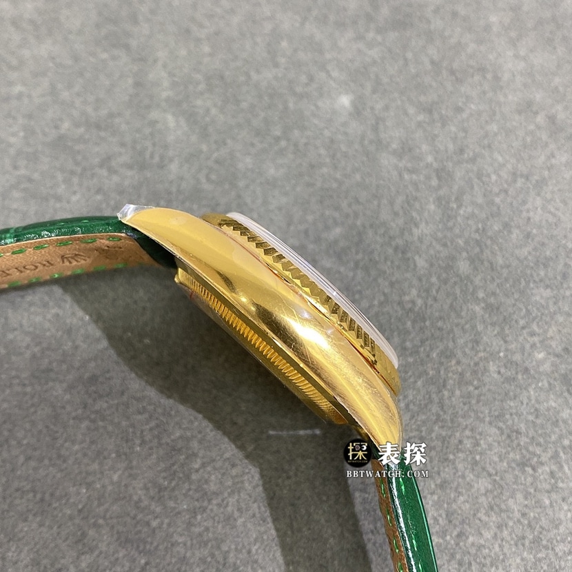 劳力士星期日历型真金真钻定制顶级一比一高仿手表男士绿盘皮带款侧面实拍图