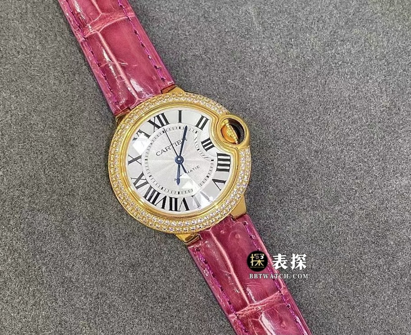 卡地亚蓝气球真金真钻定制一比一超A高仿手表女士银白盘黄金镶钻皮带款正面实拍图
