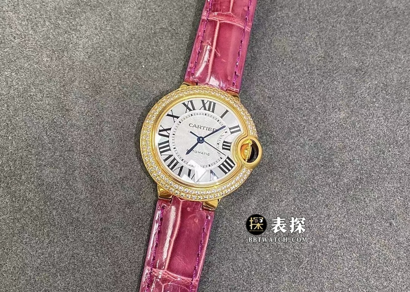卡地亚蓝气球真金真钻定制一比一超A高仿手表女士银白盘黄金镶钻皮带款正面实拍图