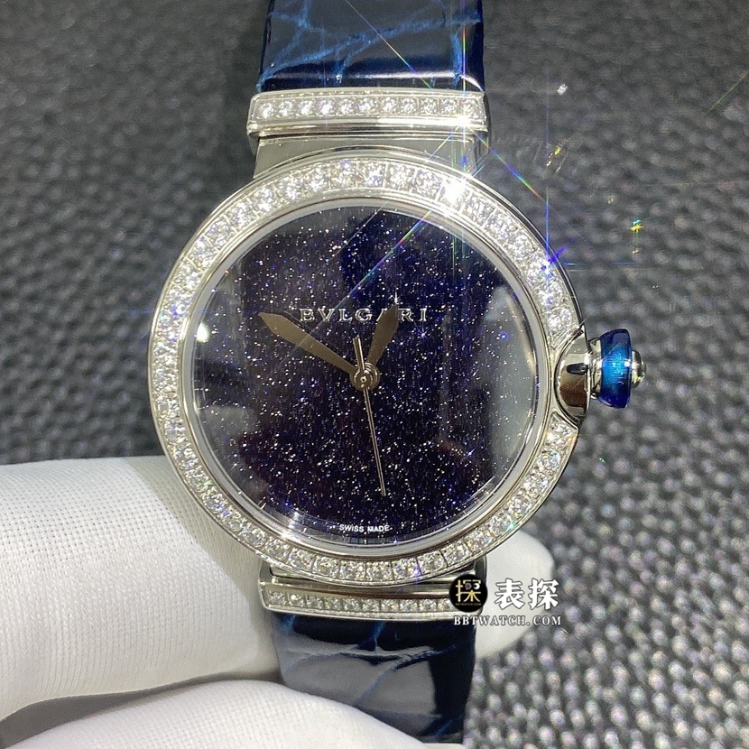 宝格丽真金真钻定制一比一顶级复刻手表女士蓝色砂金石盘镶钻皮带款正面实拍图