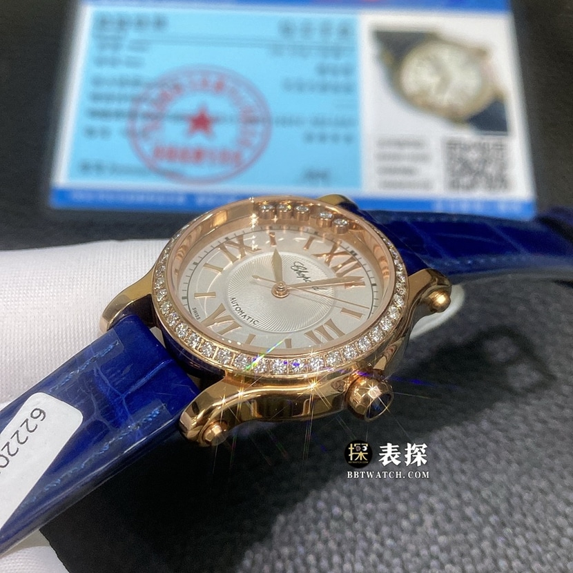 萧邦真金真钻定制顶级一比一高仿手表女士银白盘镶钻皮带款侧面实拍图