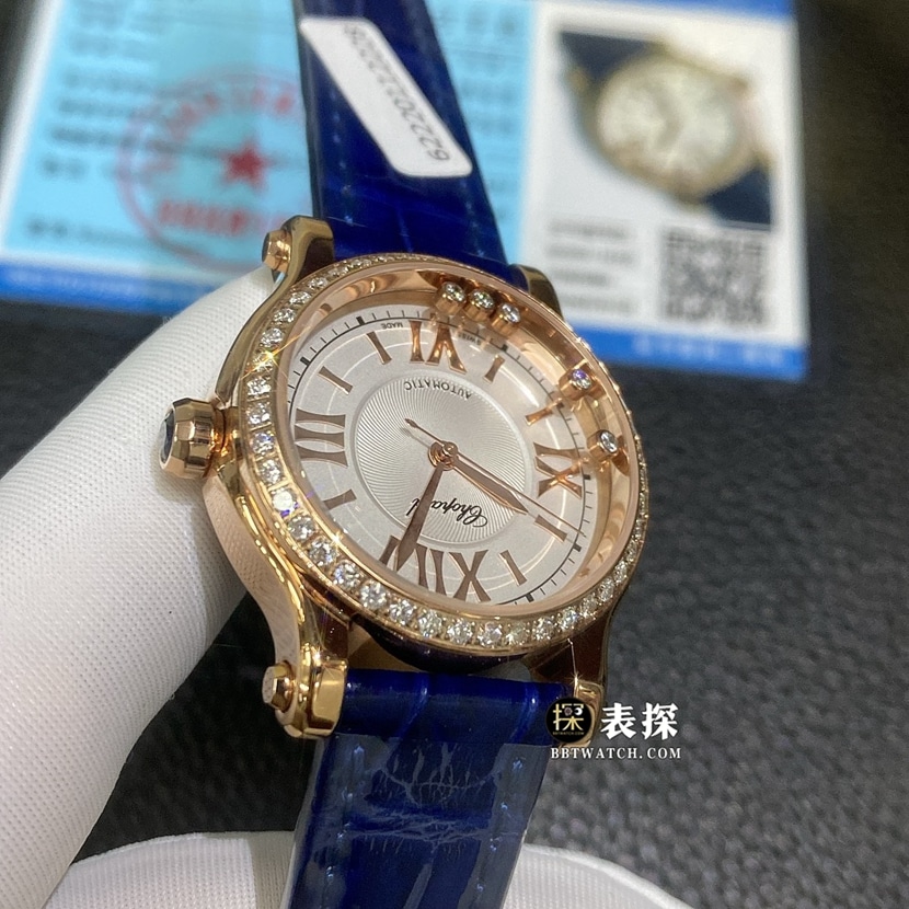 萧邦真金真钻定制顶级一比一高仿手表女士银白盘镶钻皮带款侧面实拍图