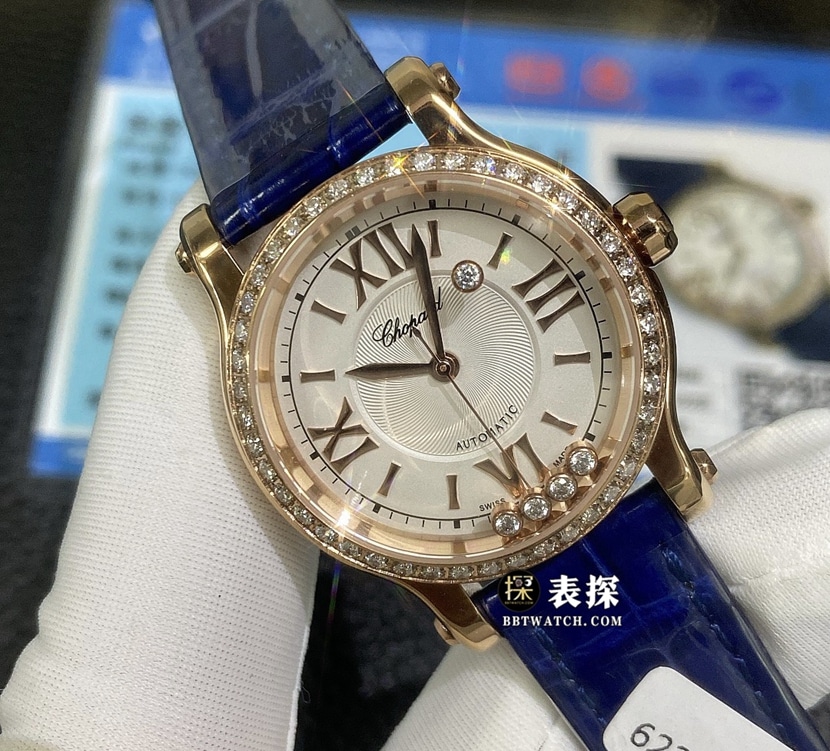 萧邦真金真钻定制顶级一比一高仿手表女士银白盘镶钻皮带款正面实拍图