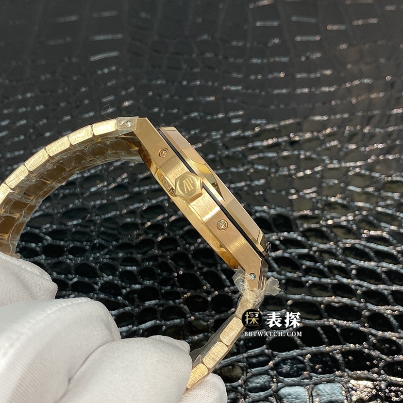 爱彼皇家橡树真金真钻定制一比一顶级复刻手表男士白盘万年历钢带款侧面实拍图