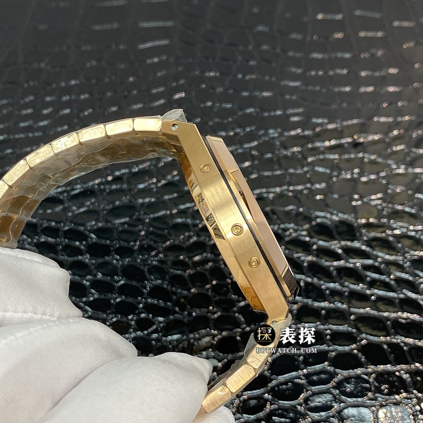 爱彼皇家橡树真金真钻定制一比一顶级复刻手表男士白盘万年历钢带款侧面实拍图