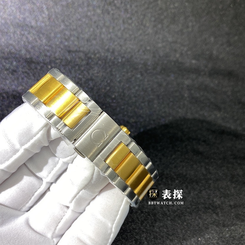 欧米茄海马真金真钻定制顶级一比一精仿手表男士银白盘间金钢带款表带实拍图
