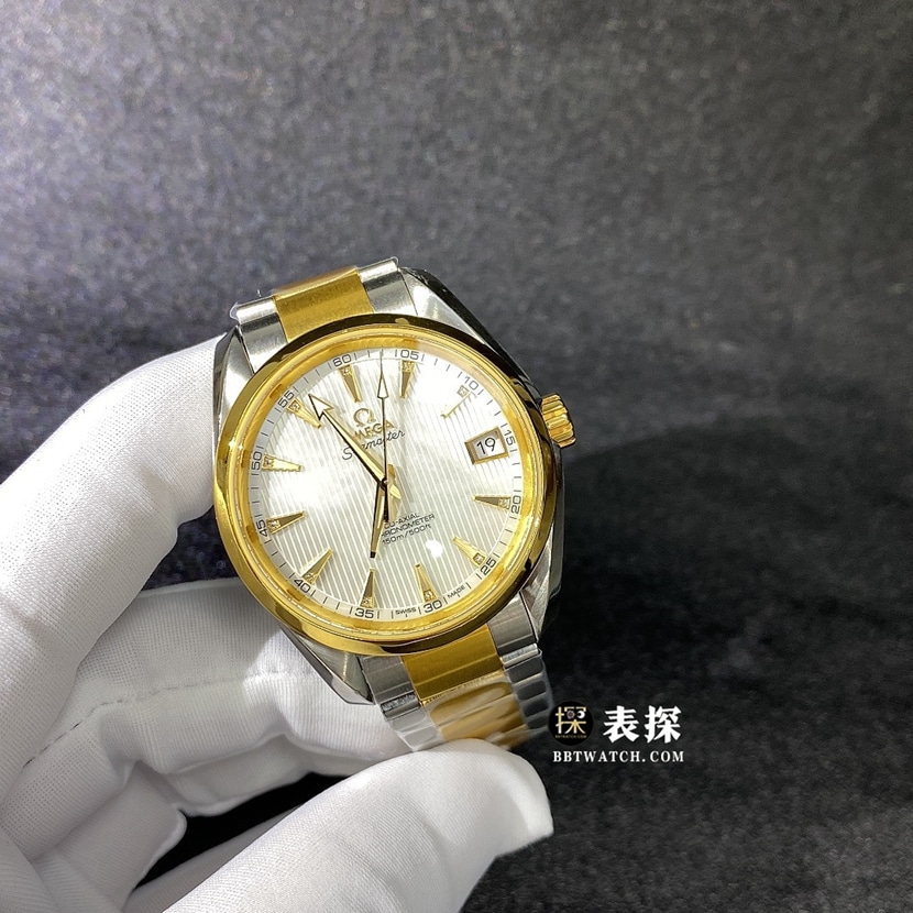 欧米茄海马真金真钻定制顶级一比一精仿手表男士银白盘间金钢带款正面实拍图