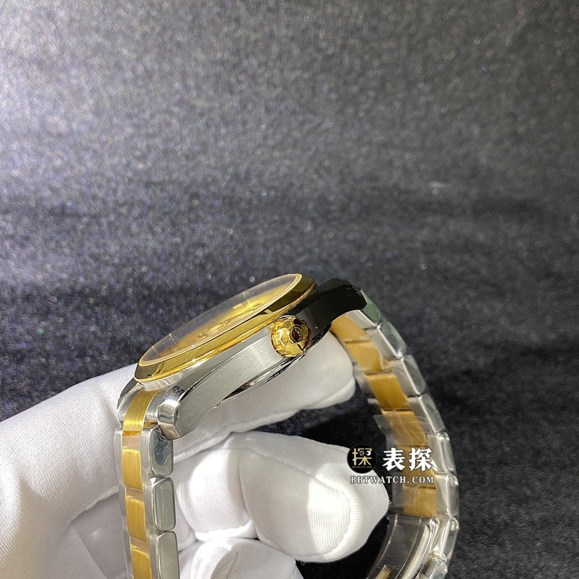 欧米茄海马真金真钻定制顶级一比一精仿手表男士银白盘间金钢带款侧面实拍图