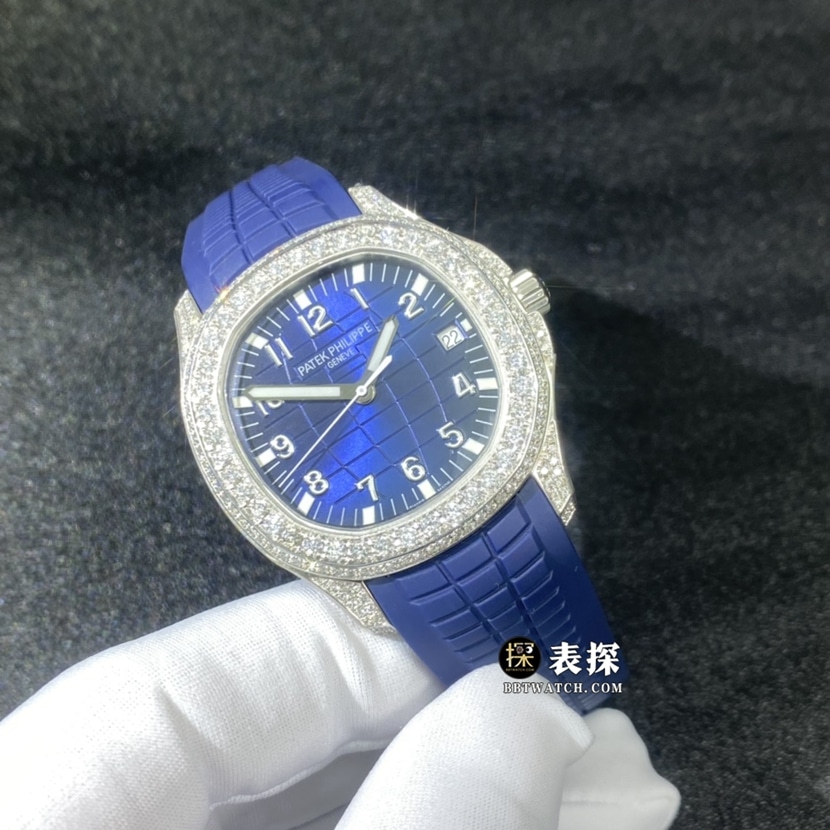 百达翡丽真金真钻定制顶级复刻手表蓝色浮雕盘镶钻橡胶款正面实拍图