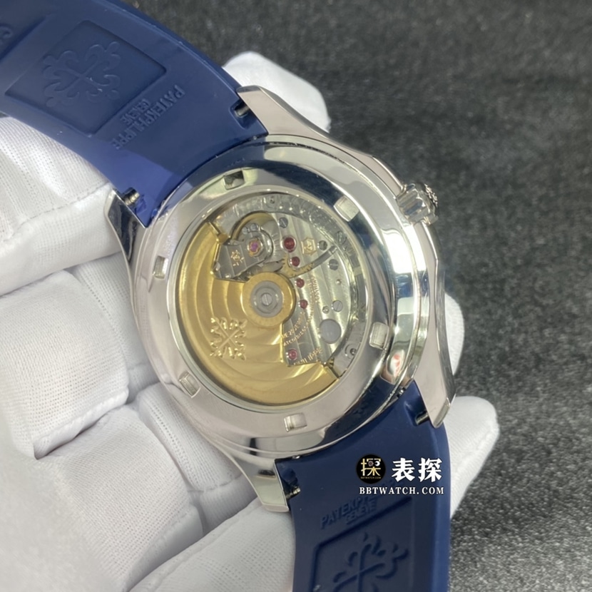 百达翡丽真金真钻定制顶级复刻手表蓝色浮雕盘镶钻橡胶款背面实拍图