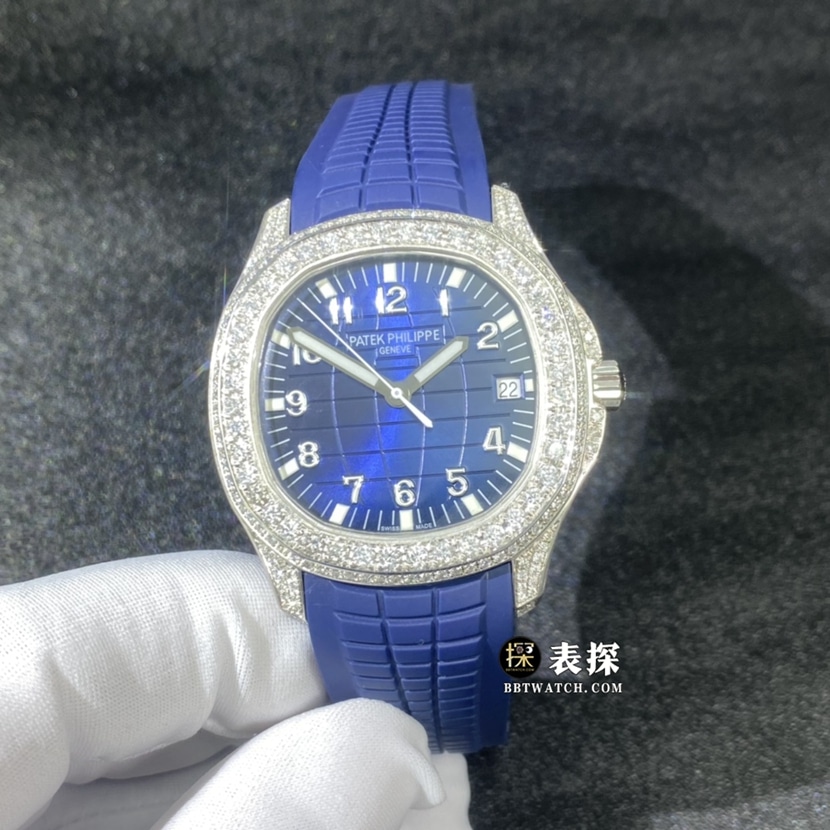 百达翡丽真金真钻定制顶级复刻手表蓝色浮雕盘镶钻橡胶款正面实拍图