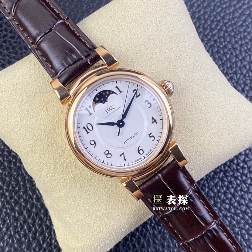 TWC厂万国表达文西一比一顶级复刻手表女士白盘红金月相皮带款图片及价格正面实拍图