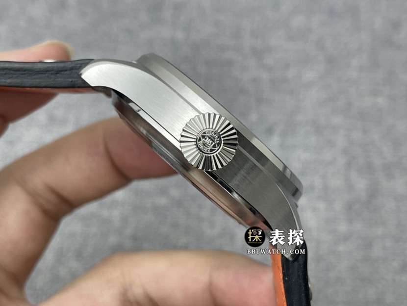 ZF厂万国表飞行员顶级一比一高仿手表男士黑盘皮带款图片及价格侧面实拍图