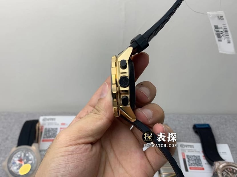 V6厂万国表男士海洋时计IW379503黑色熊猫盘橡胶款图片及价格侧面实拍图