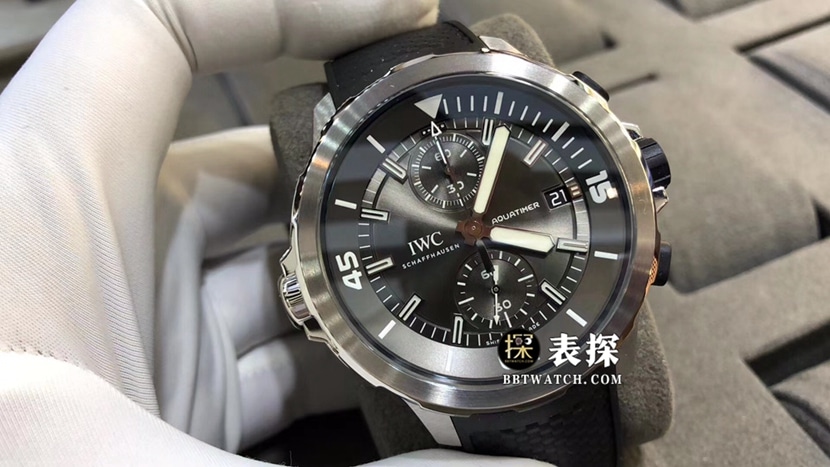 V6厂万国表男士海洋时计一比一超A精仿手表岩灰色熊猫盘橡胶款图片及价格正面实拍图