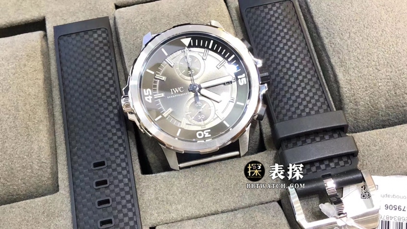 V6厂万国表男士海洋时计一比一超A精仿手表岩灰色熊猫盘橡胶款图片及价格正面实拍图
