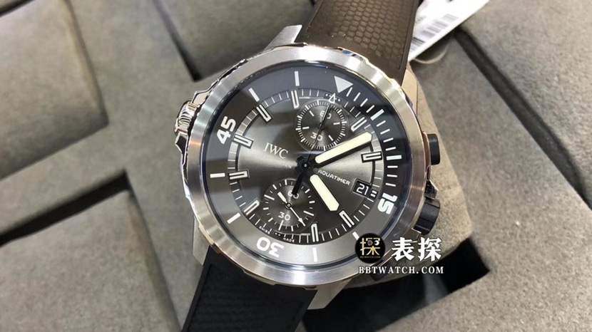 V6厂万国表男士海洋时计一比一超A精仿手表岩灰色熊猫盘橡胶款图片及价格正面实拍图