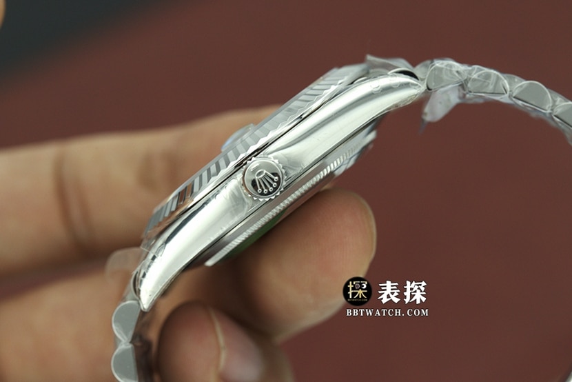 VS劳力士男士大厂精仿黑盘日志41MM腕表m126334-0018侧面实拍图