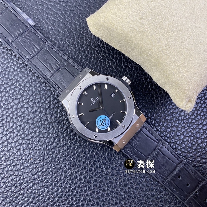 APS经典融合宇舶1:1复刻手表缎面黑色太阳纹盘橡胶款565.NX.1470.RX正面图