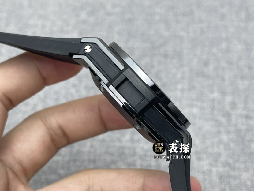 ZF大爆炸宇舶1:1复刻手表哑光黑色镂空式表盘橡胶款421.CI.1170.RX侧面图