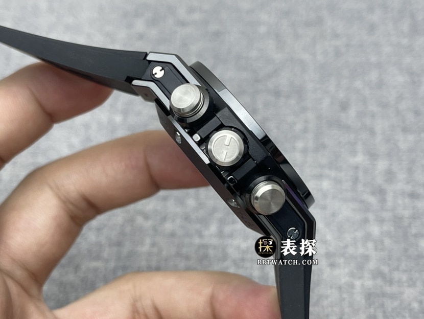 ZF大爆炸宇舶1:1复刻手表哑光黑色镂空式表盘橡胶款421.CI.1170.RX侧面图
