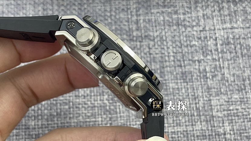 ZF厂宇舶表男士一比一超A高仿手表哑光黑色镂空式盘橡胶款图片及价格侧面实拍图