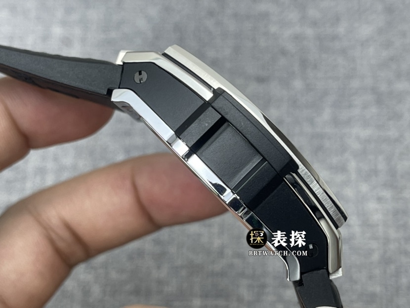 JB男士宇舶1:1复刻手表镂空盘橡胶款906.NX.0129.VR.AES13侧面图