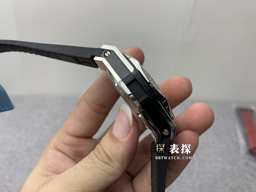 HB BIG BANG宇舶1:1复刻手表黑盘镶钻橡胶款侧面图