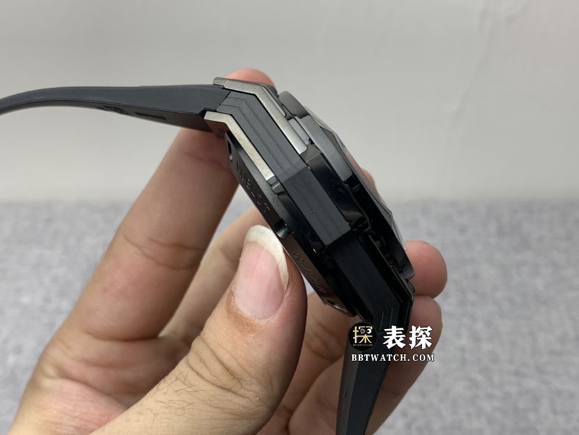 HB宇舶表男士一比一超A精仿手表陶瓷镂空盘橡胶款图片及价格侧面实拍图