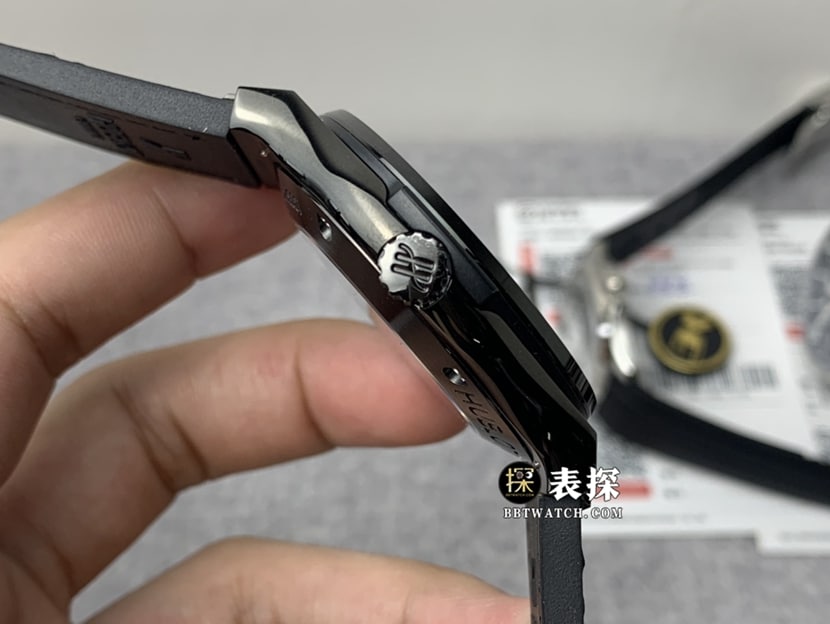JB经典融合宇舶1:1复刻手表镂空盘陀飞轮橡胶款505.CM.0140.LR侧面图